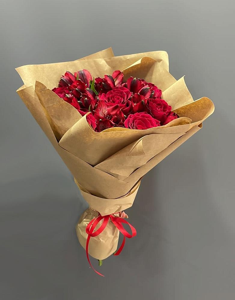 Букет цветов из: Альстромерии и Розы в Кантышево