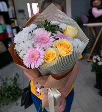 Букет цветов из:  Герберы, Розы и Хризантемы в Кантышево