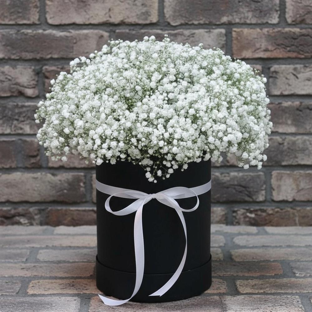 Цветочная композиция из Гипсофила в шляпной коробке в Кантышево