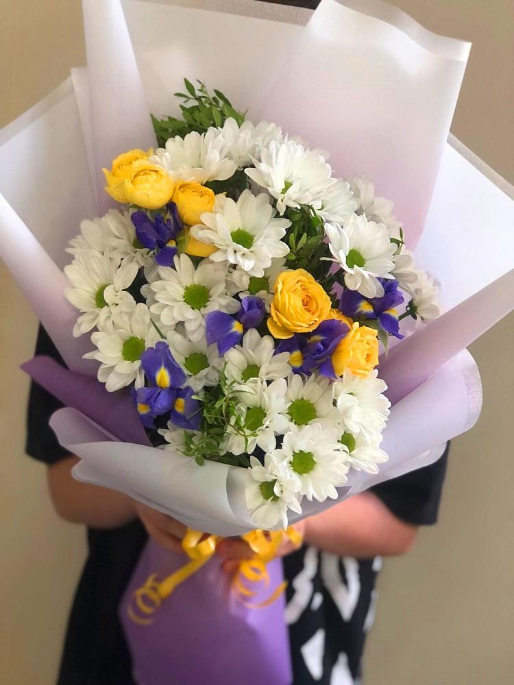 Букет цветов из: Ирисы, Хризантемы и Розы в Кантышево