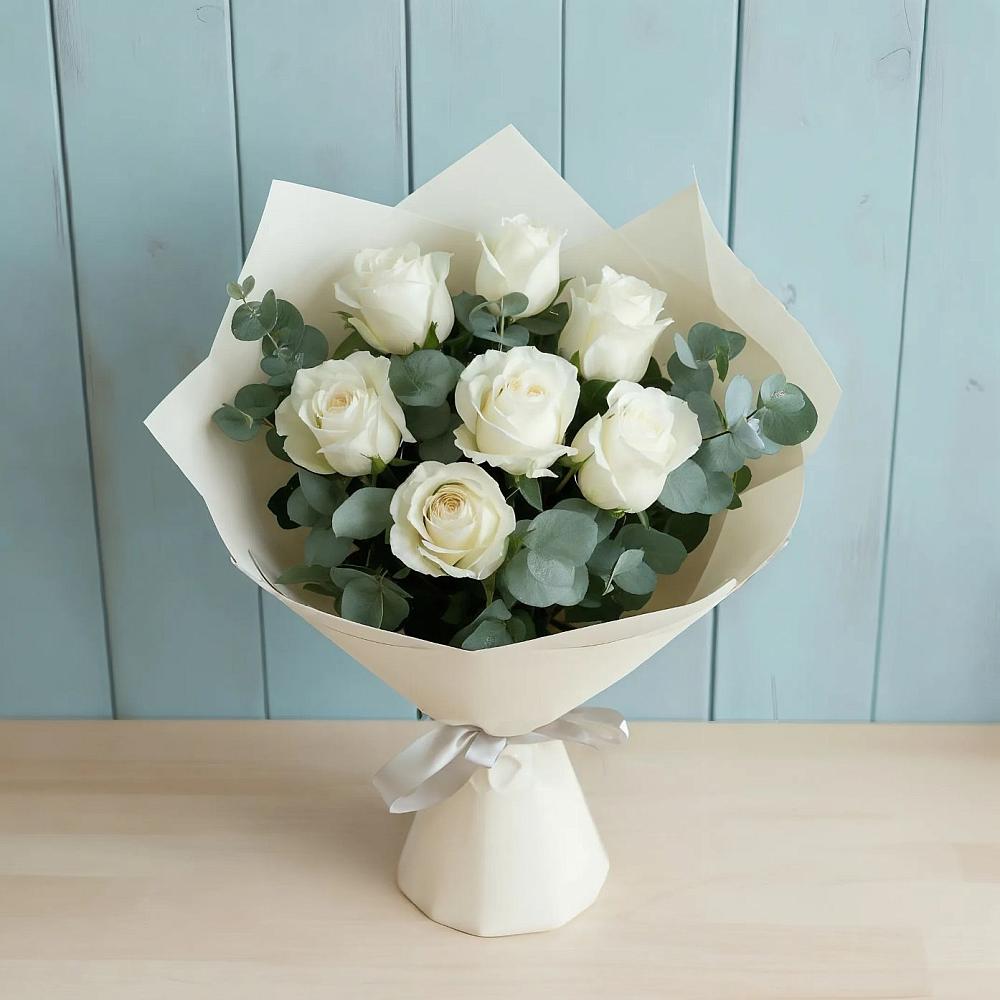 Букет Белые розы в Эвкалипте в Кантышево
