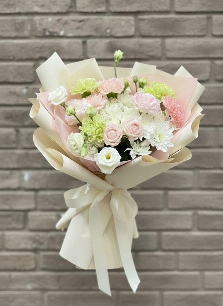 Букет цветов из: Гвоздики, Розы, Лизиантусы и Хризантемы в Кантышево