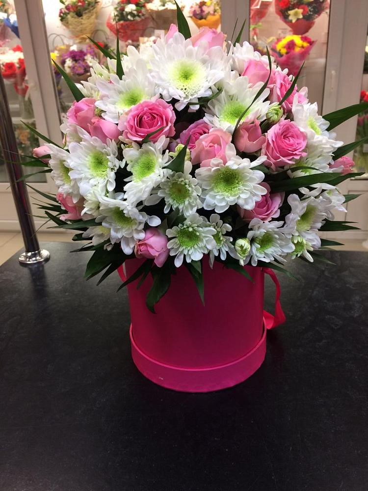 Цветочная композиция из Розы и Хризантемы в шляпной коробке в Кантышево